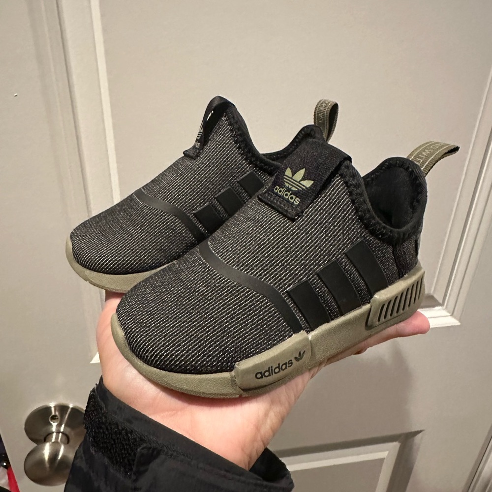 Adidas Sneakers